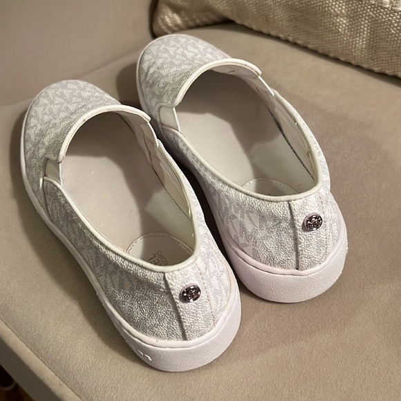 Worn one Time Michael Kors Keaton Slip-On Signature Logo Sneakers - Picture 7 of 10